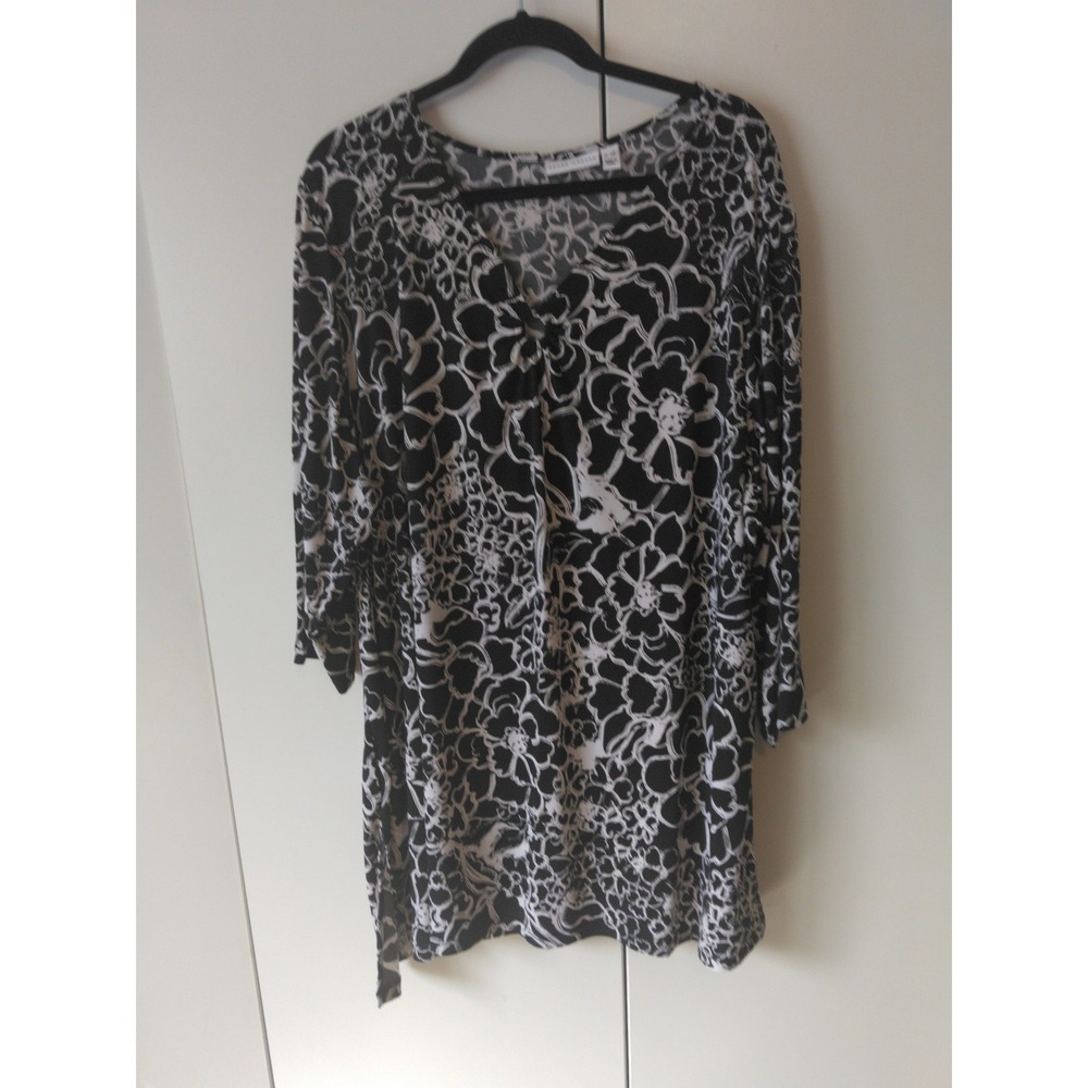 Susan Graver Floral Liquid Knit Asymetric Hem Tunic Top Plus Size 3x Elegant